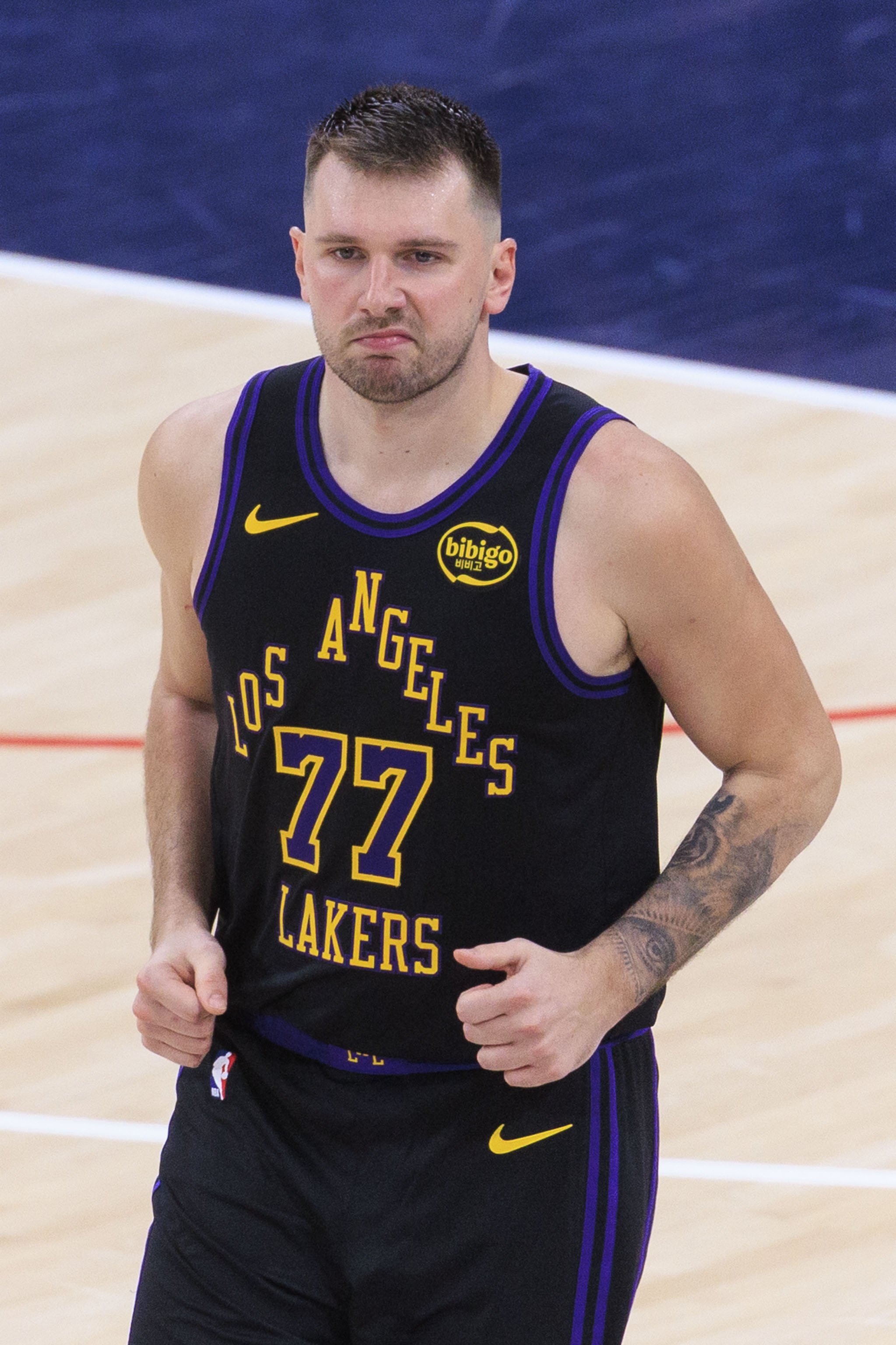 乐鱼官方下载-我咋不信？东契奇：我青少年时候玩过胯下扣篮 有视频为证